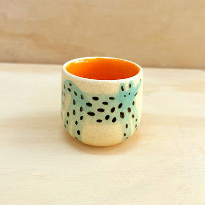 Taza pequeña perro verde