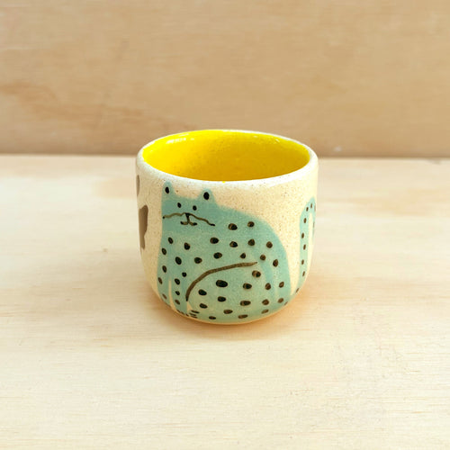 Taza pequeña gato verde