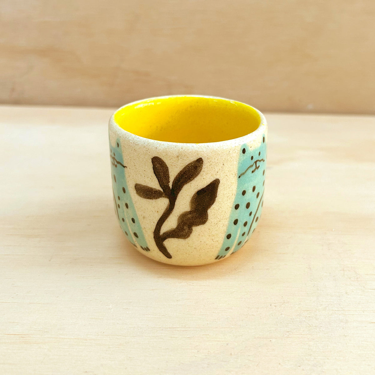 Taza pequeña gato verde