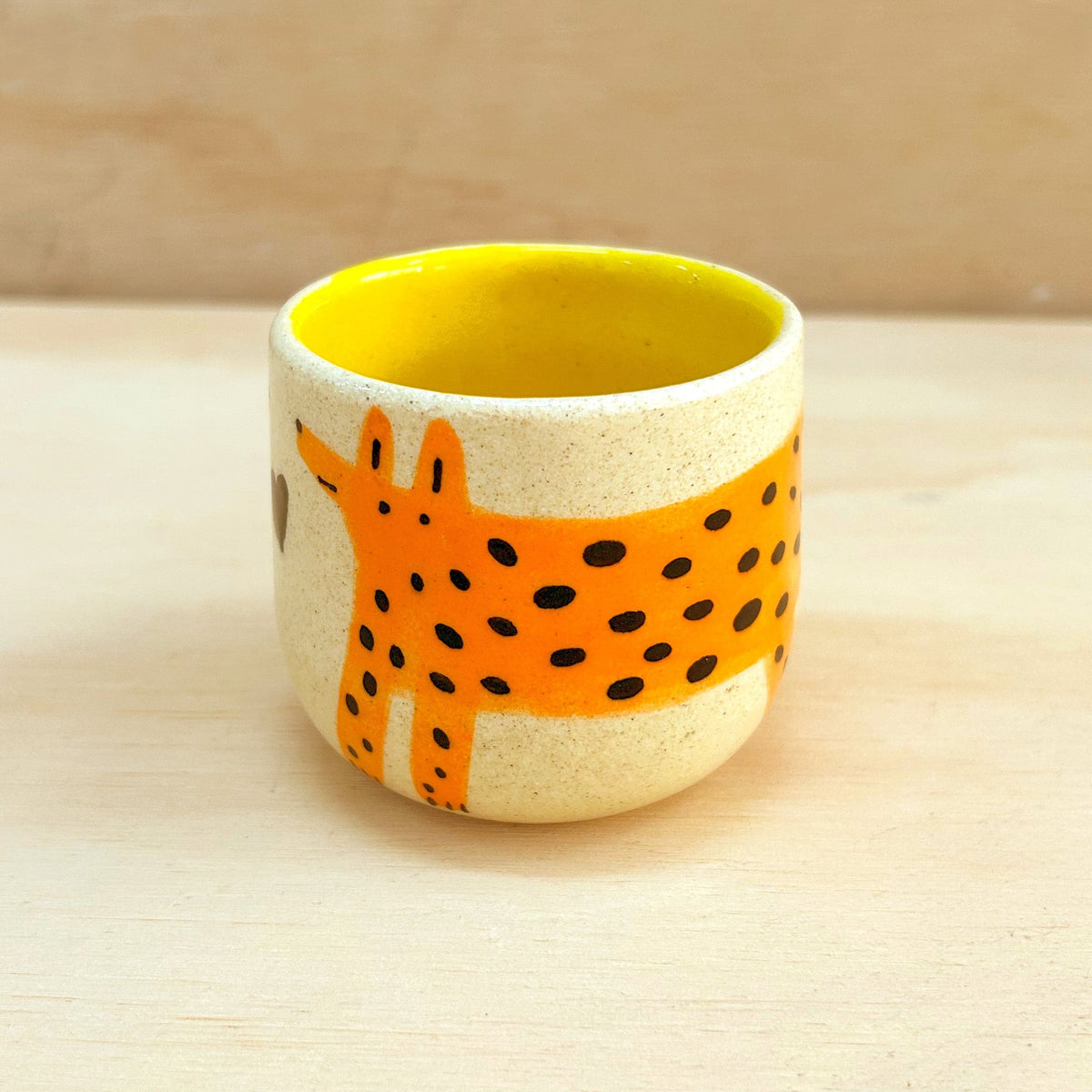 Taza pequeña perro naranja