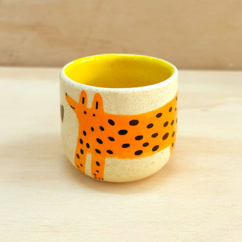 Taza pequeña perro naranja