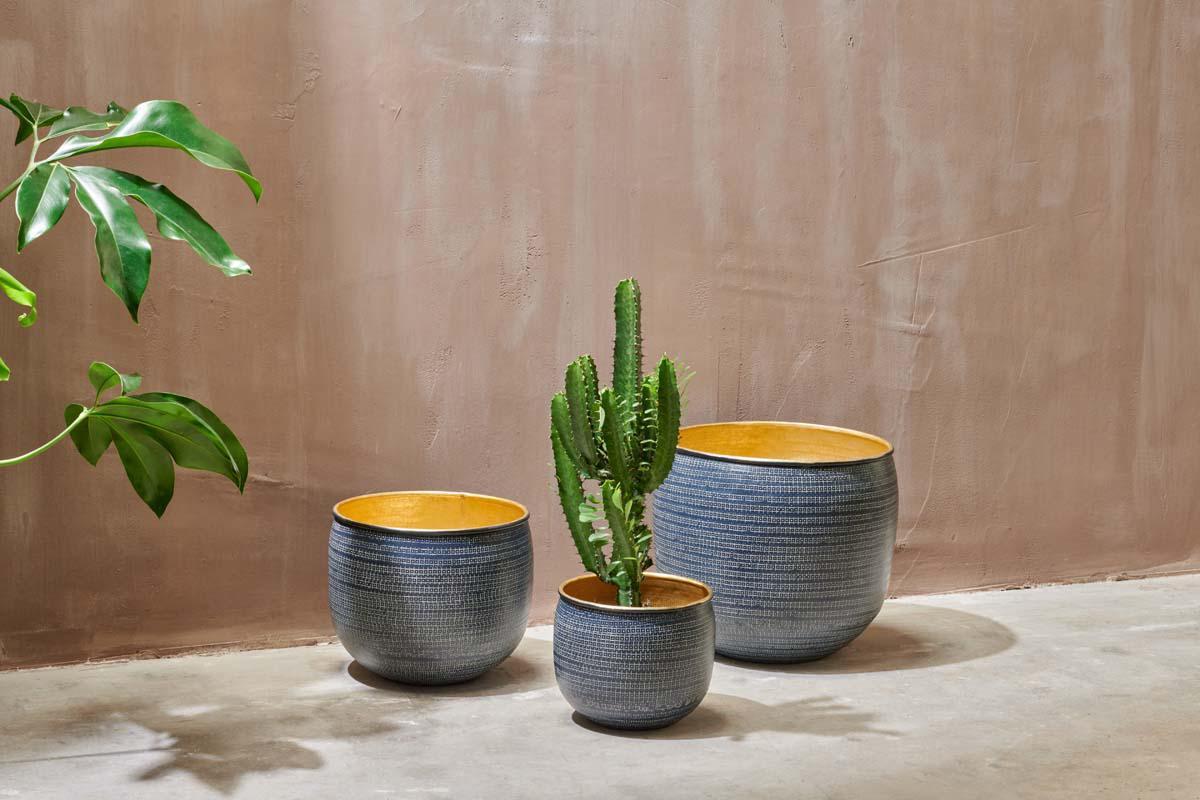 Nkuku Tembesi Etched Planter – Antique Black & Brass