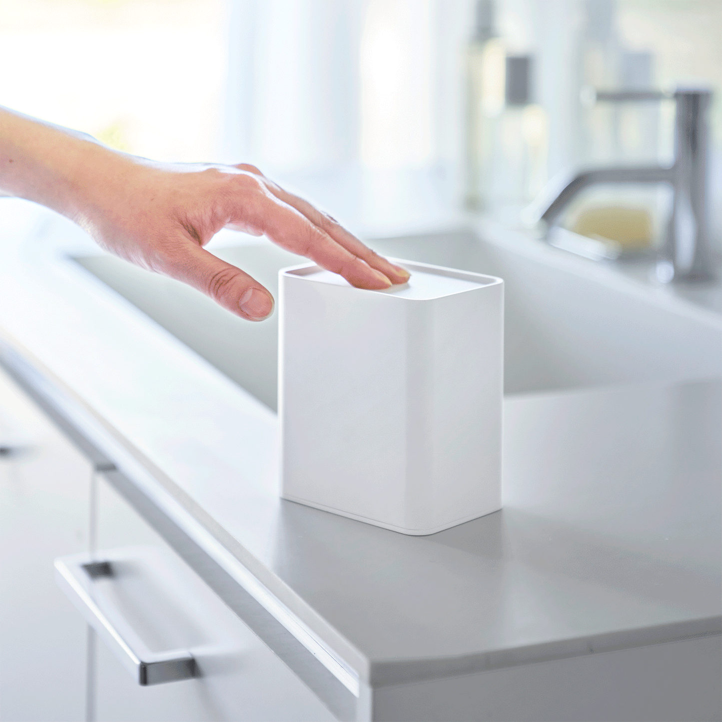 Cotton Swab Push-Top Case