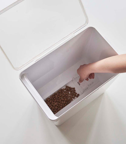 Airtight Pet Food Container - Two Sizes