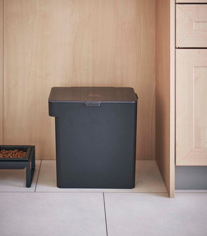 Airtight Pet Food Container - Two Sizes
